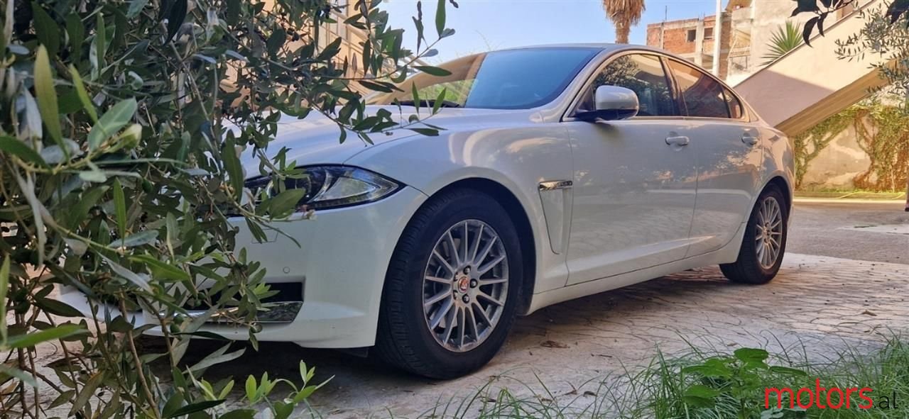 2014' Jaguar XF photo #2