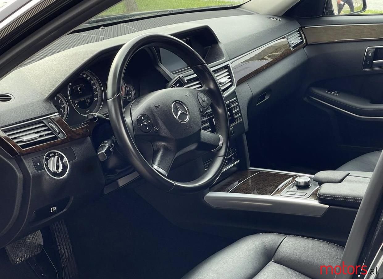 2013' Mercedes-Benz E 200 photo #6