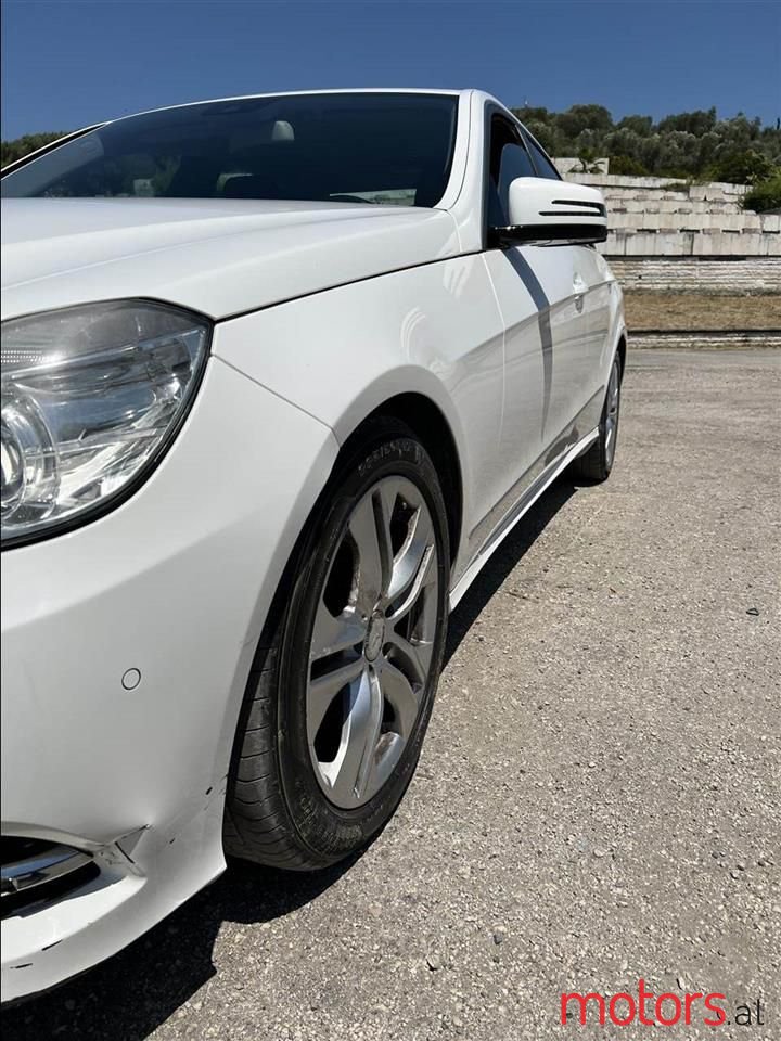 2012' Mercedes-Benz E 200 photo #1