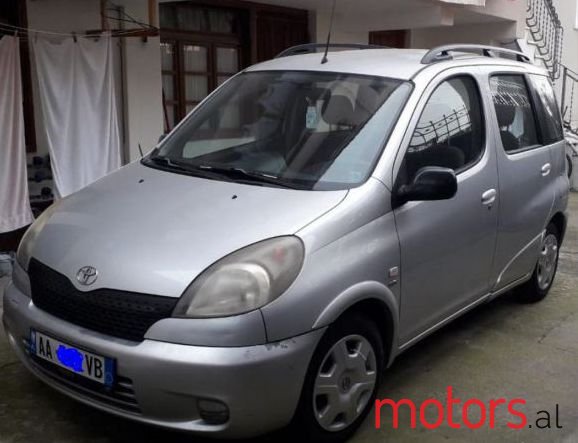 2001' Toyota Yaris photo #1