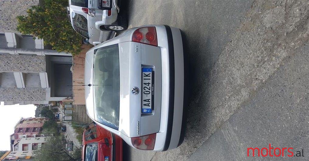 2003' Volkswagen Passat photo #2