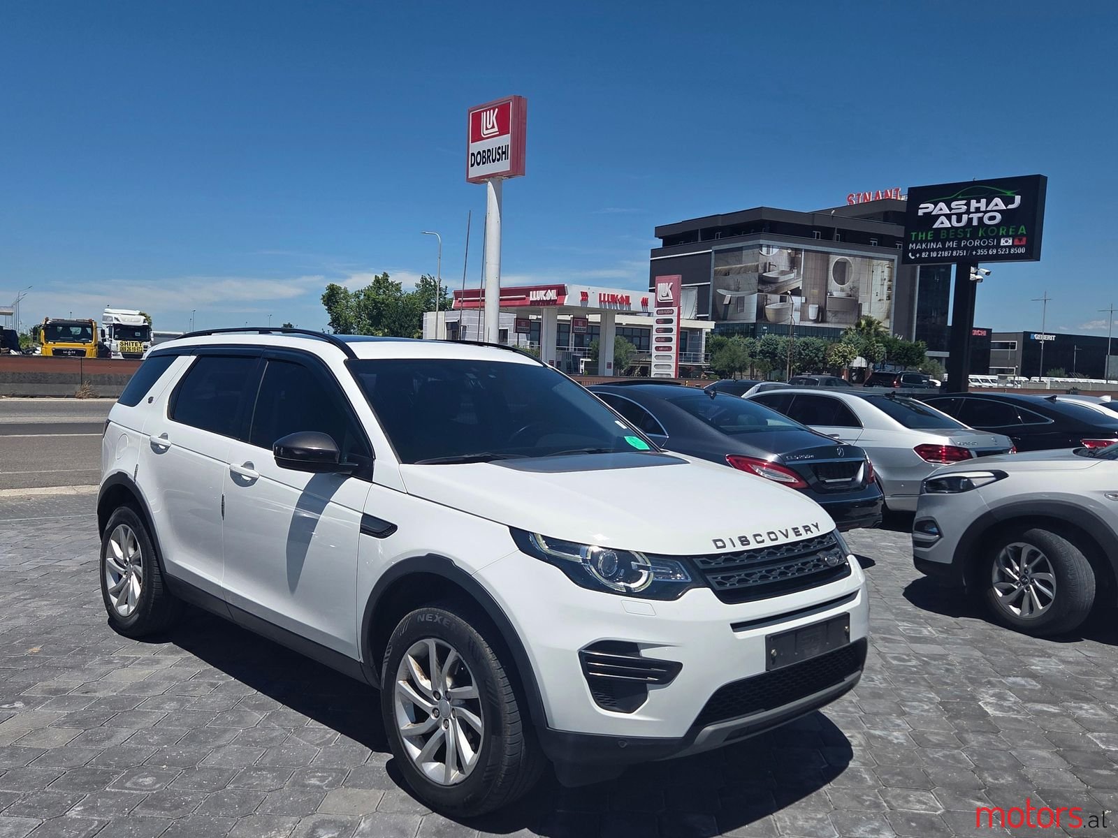 2016' Land Rover Discovery Sport photo #3
