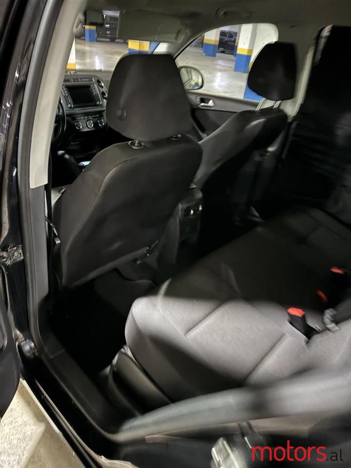 2017' Volkswagen Tiguan photo #6