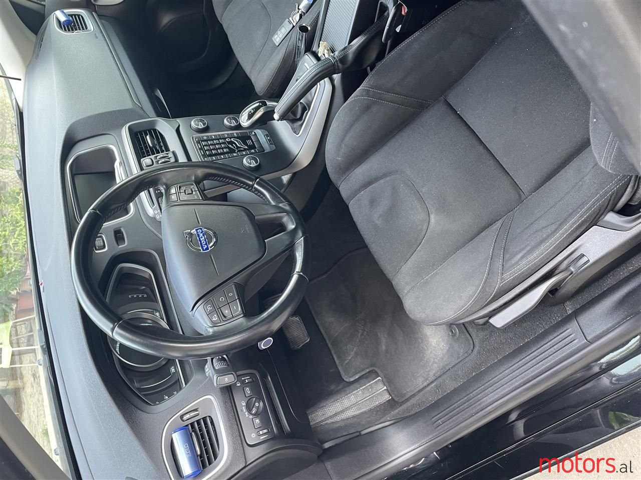 2014' Volvo V40 photo #2