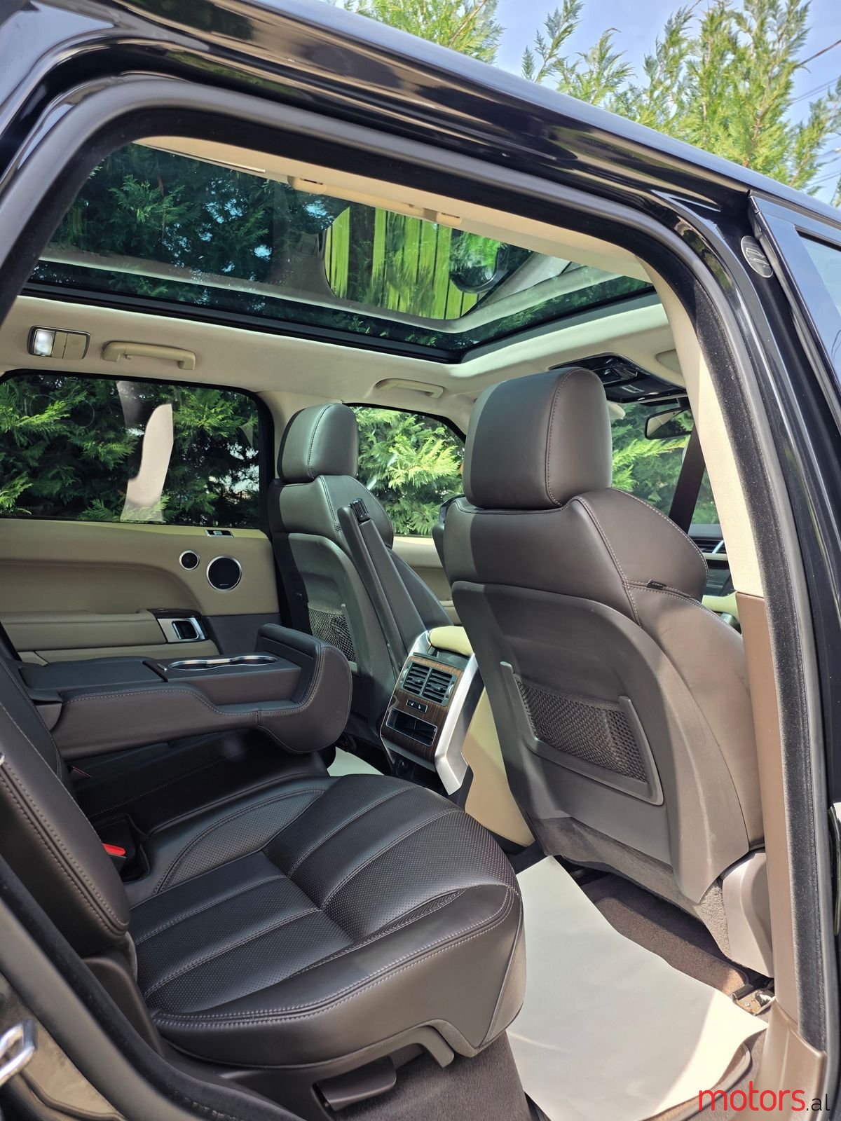 2016' Land Rover Range Rover Sport photo #2