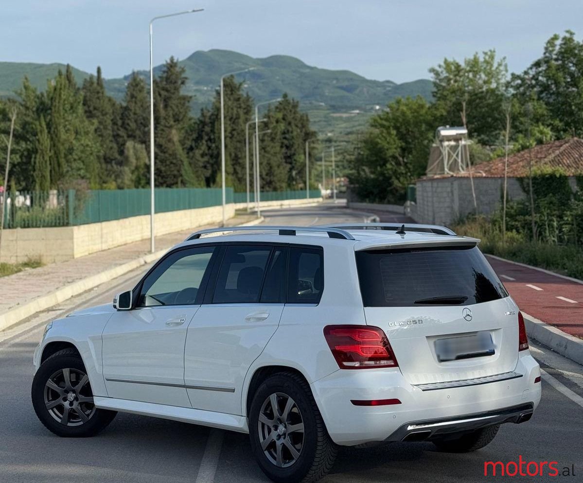 2014' Mercedes-Benz GLK 250 photo #2
