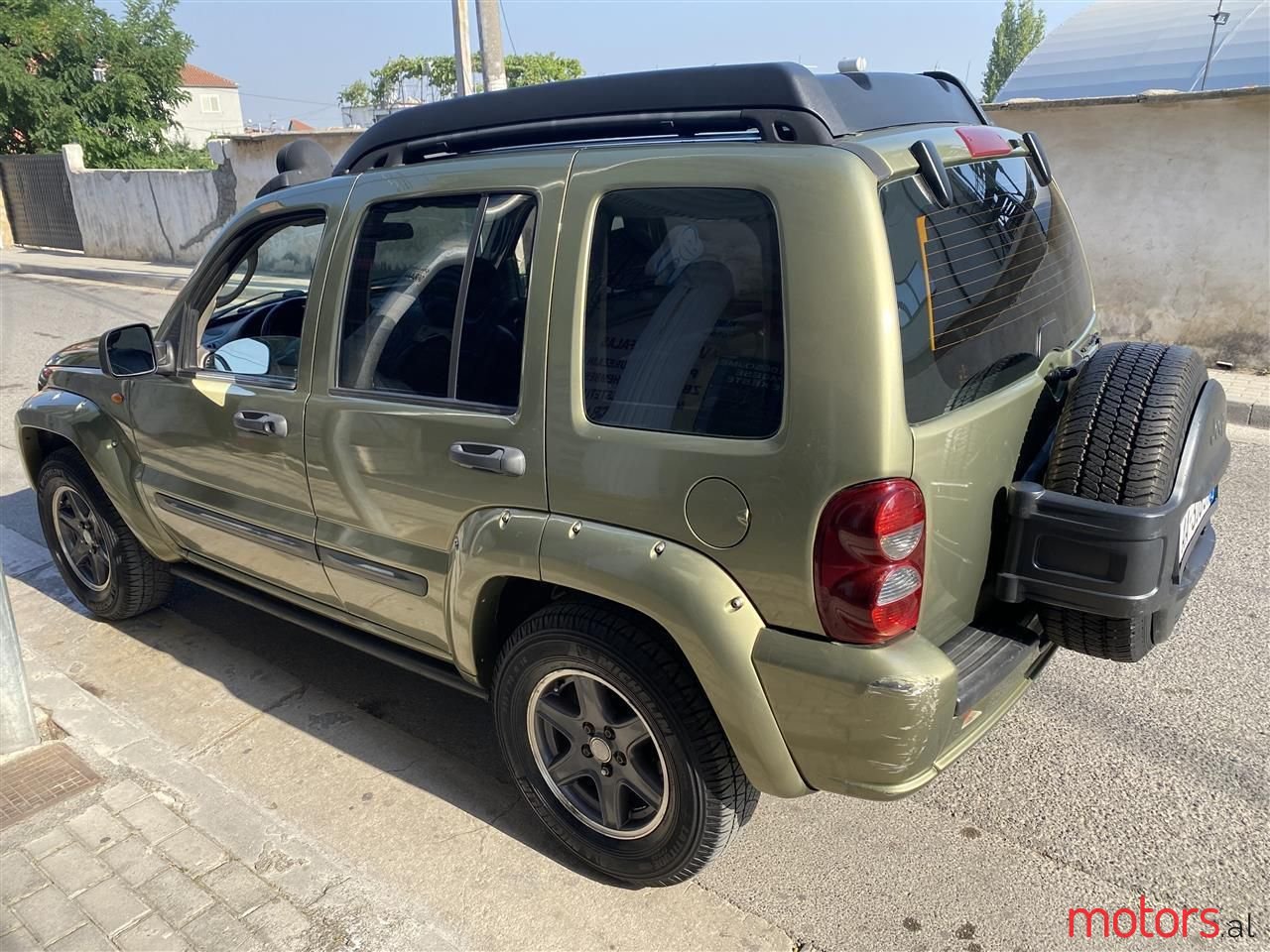 2004' Jeep Cherokee photo #2