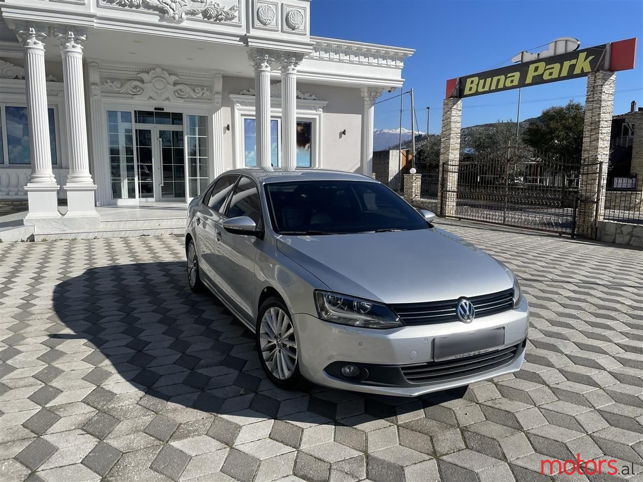 2011' Volkswagen Jetta photo #2