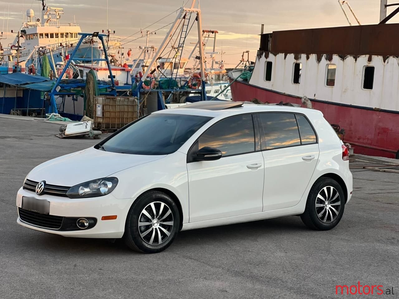 2012' Volkswagen Golf photo #2