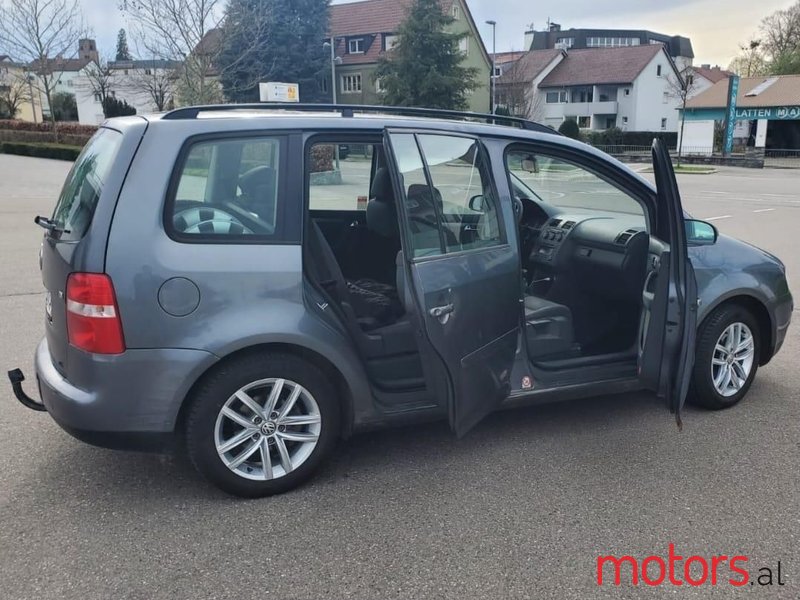 2005' Volkswagen Touran photo #1