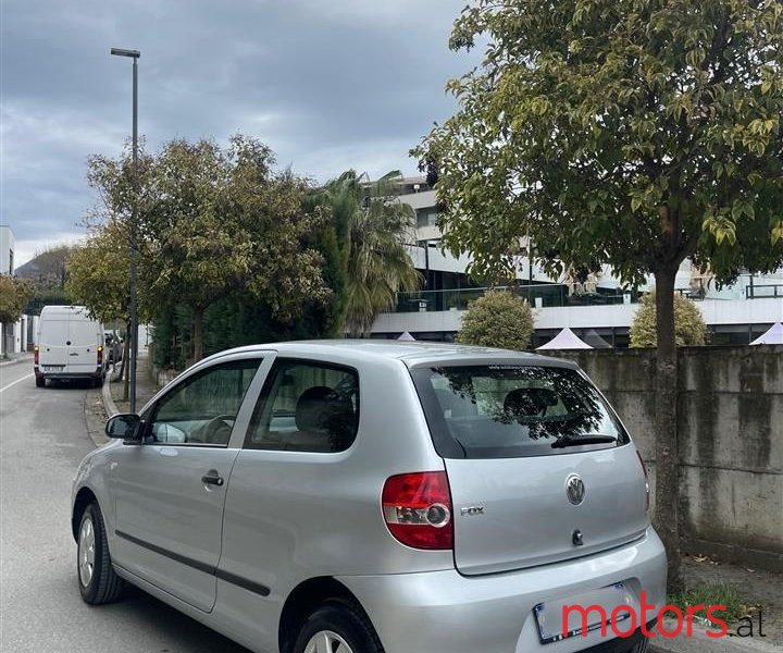 2008' Volkswagen Fox photo #3