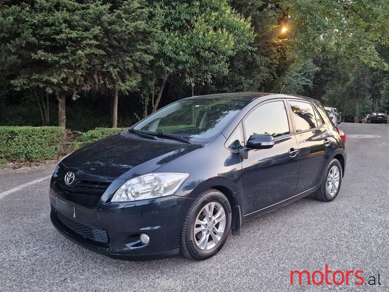 2012' Toyota Auris photo #3