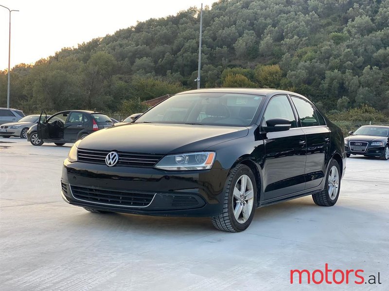 2012' Volkswagen Jetta photo #1