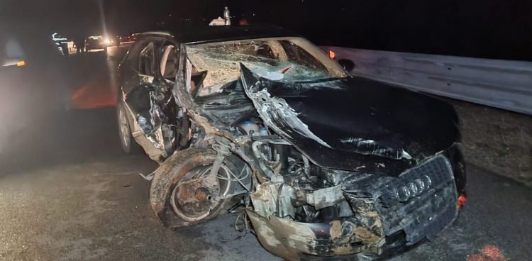 Aksident në Bulqizë, “Audi” shkatërrohet plotësisht, pamje nga vendngjarja