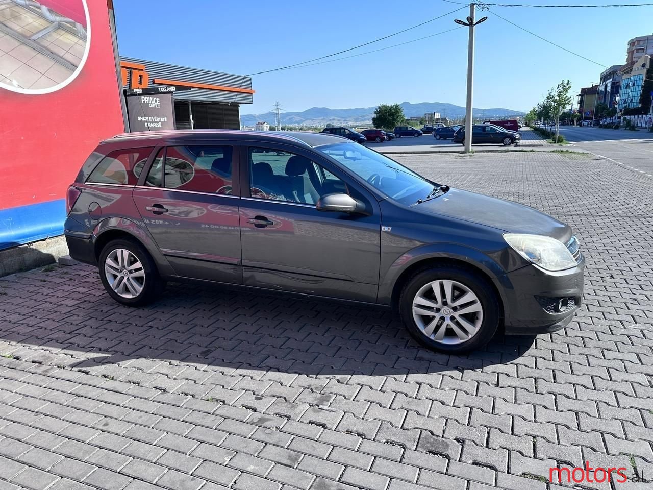 2008' Opel Astra photo #2