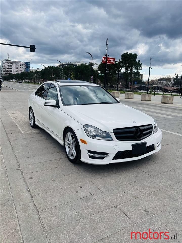 2012' Mercedes-Benz C 300 photo #1
