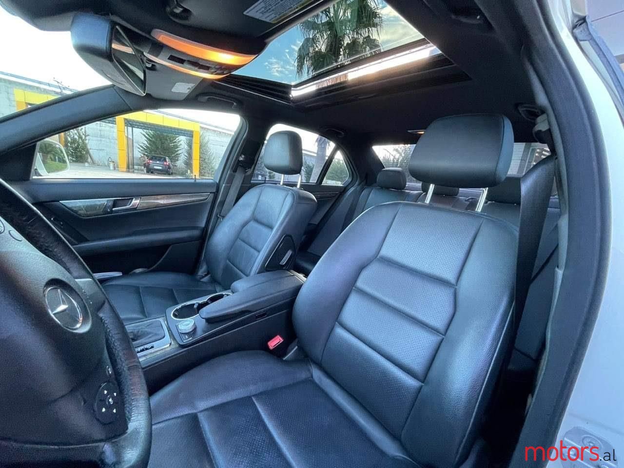 2008' Mercedes-Benz C 300 photo #2