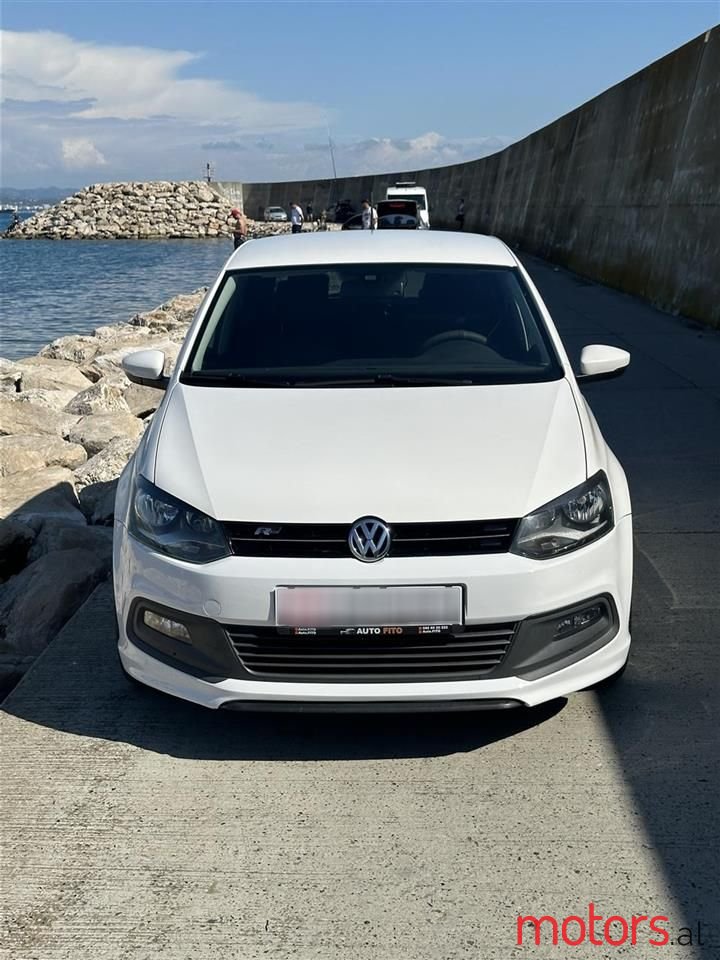 2013' Volkswagen Polo photo #3