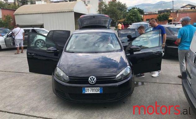 2009' Volkswagen Golf photo #2