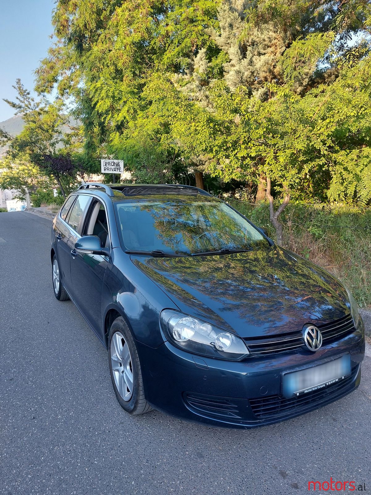 2010' Volkswagen Golf photo #2