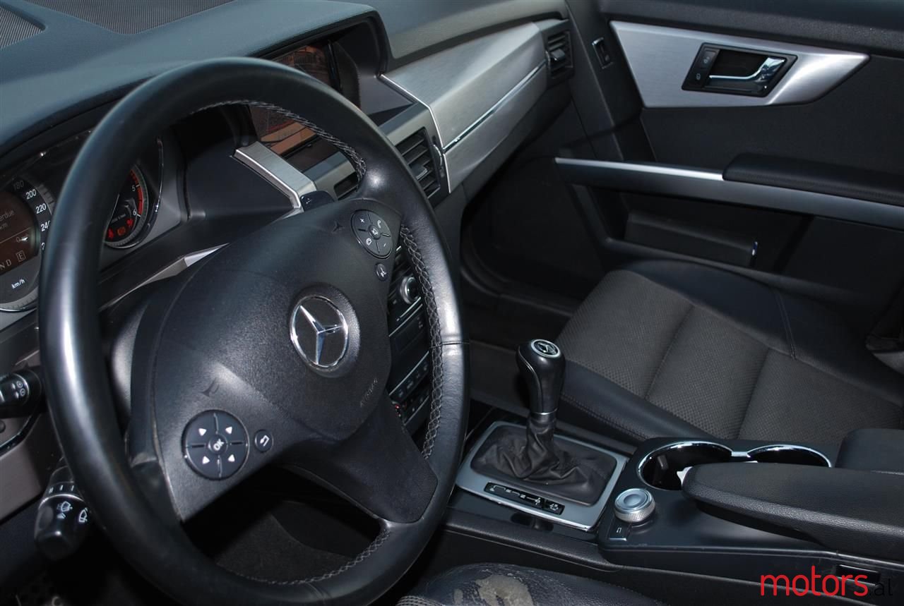 2010' Mercedes-Benz GLK 250 photo #3