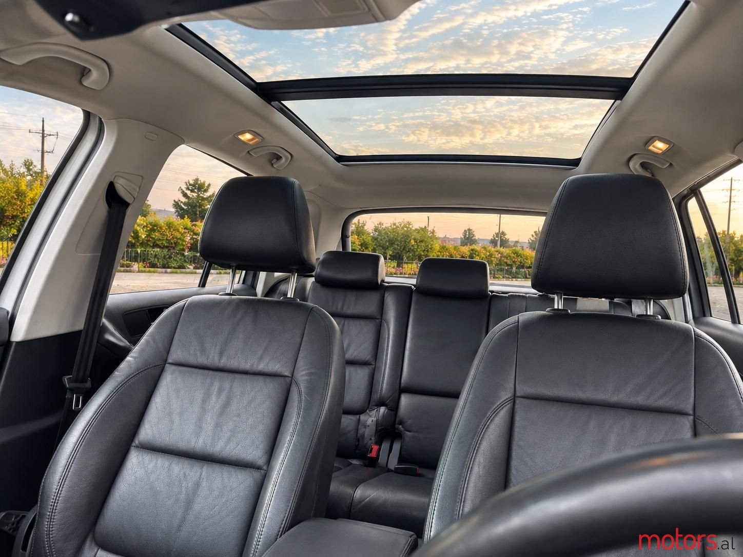 2011' Volkswagen Tiguan photo #4