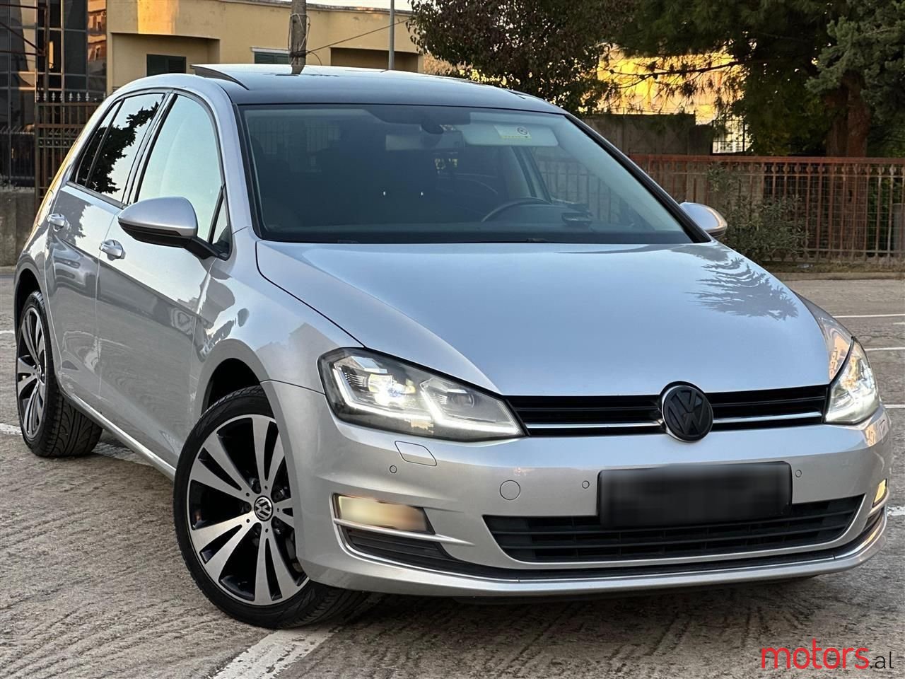 2015' Volkswagen Golf photo #2