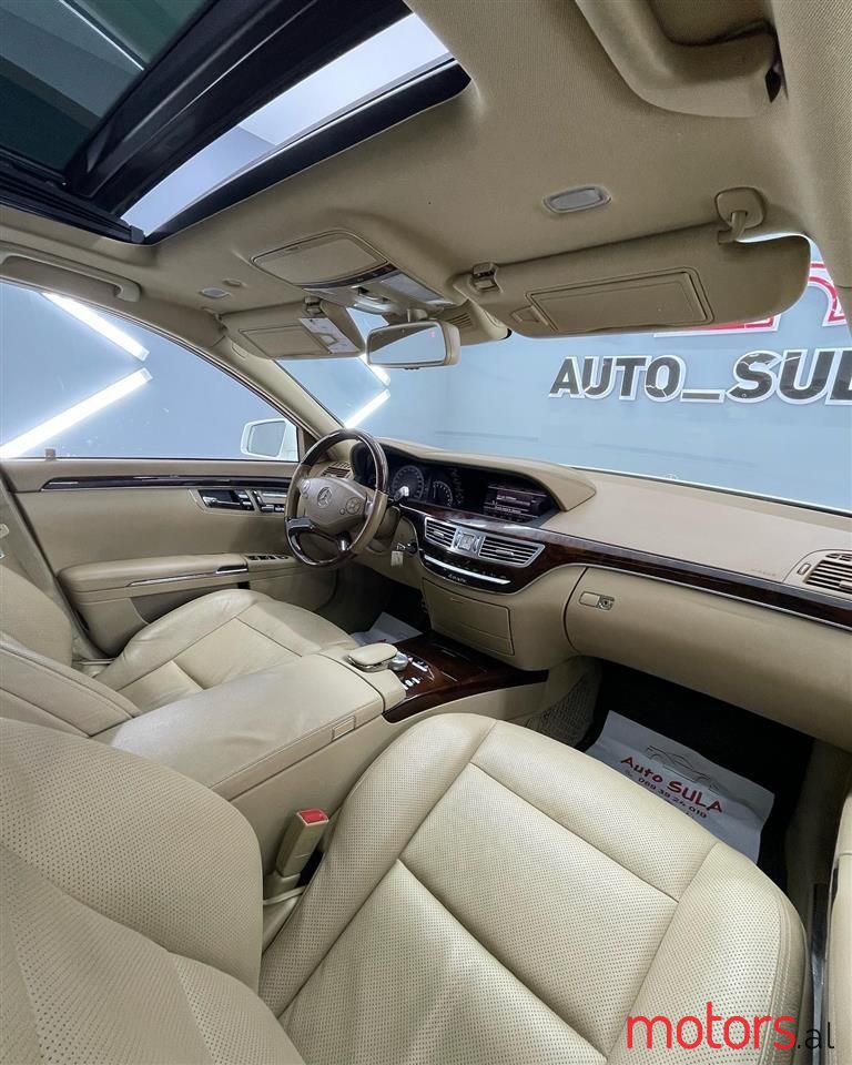 2011' Mercedes-Benz S 550 photo #2