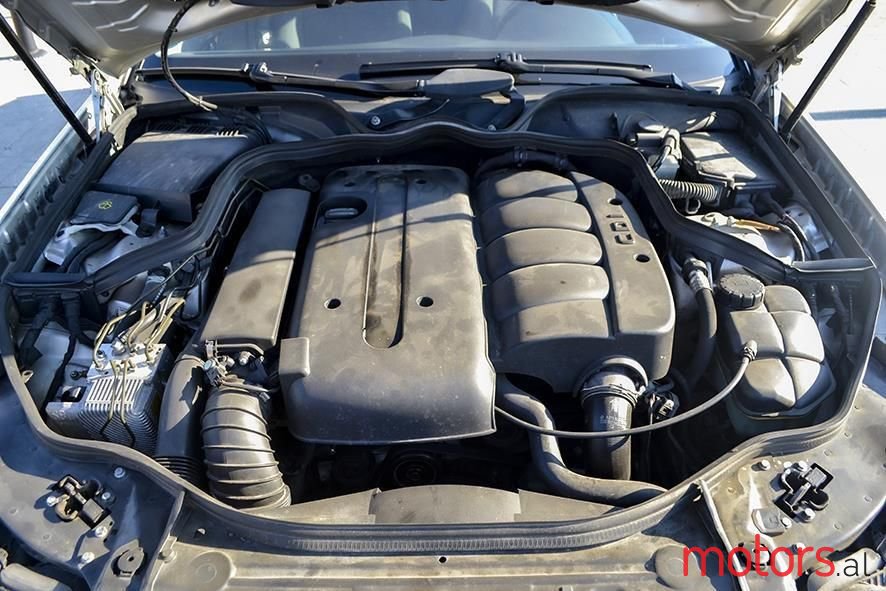 2004' Mercedes-Benz E 220 photo #2