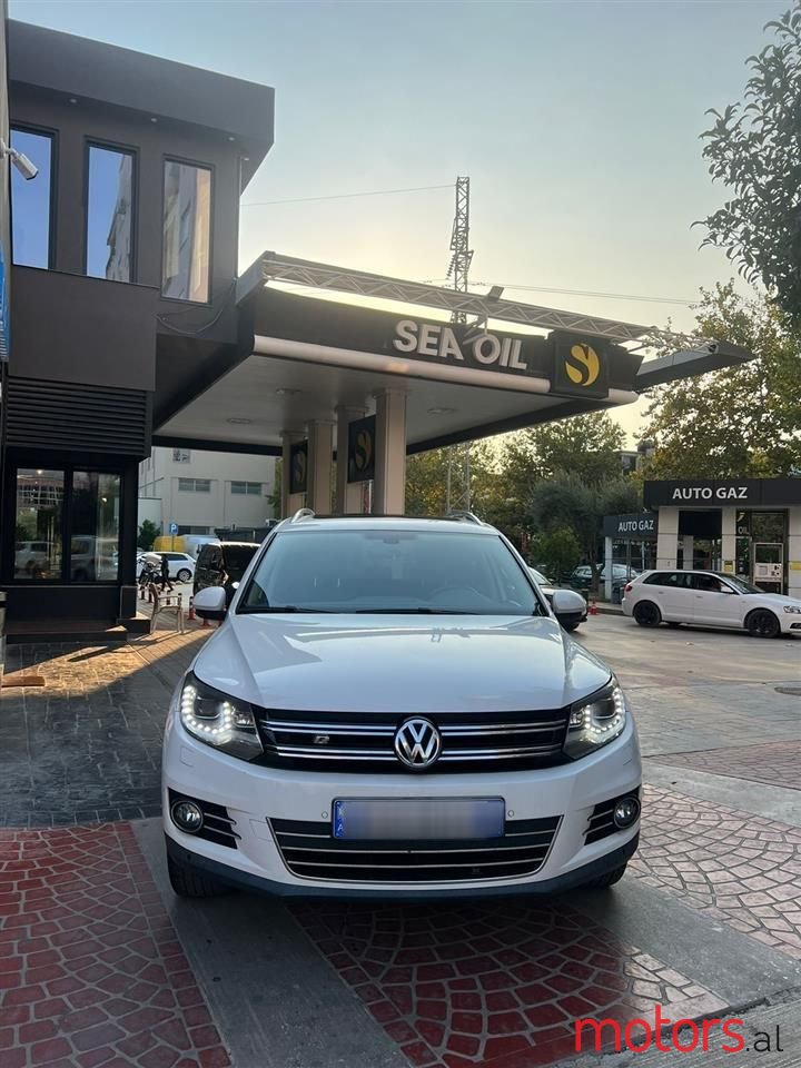 2014' Volkswagen Tiguan photo #2