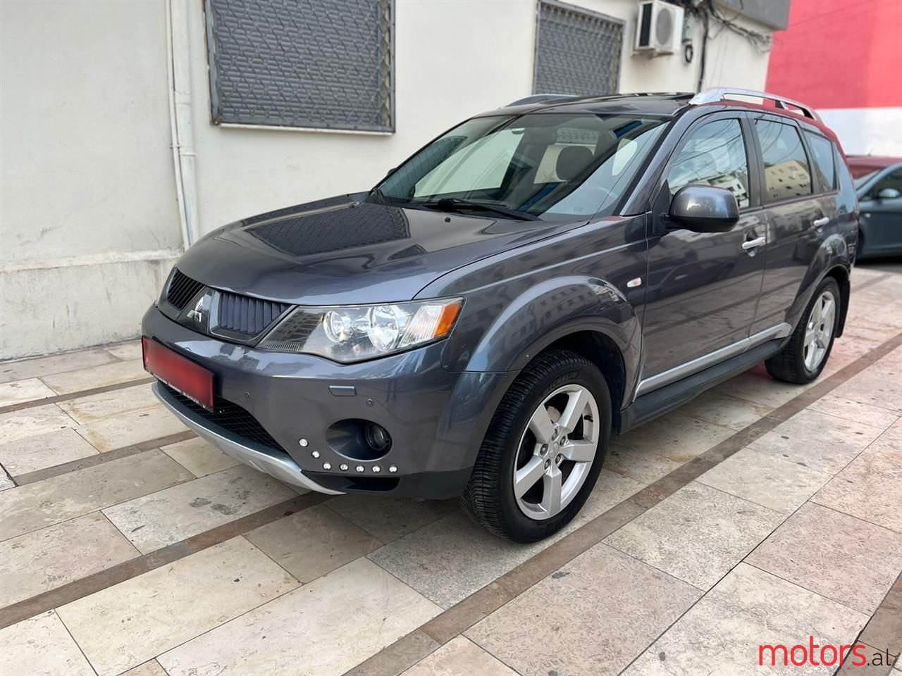 2010' Mitsubishi Outlander photo #1