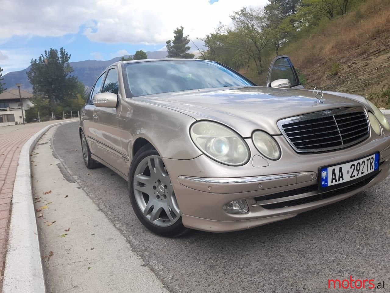2004' Mercedes-Benz E 270 photo #5