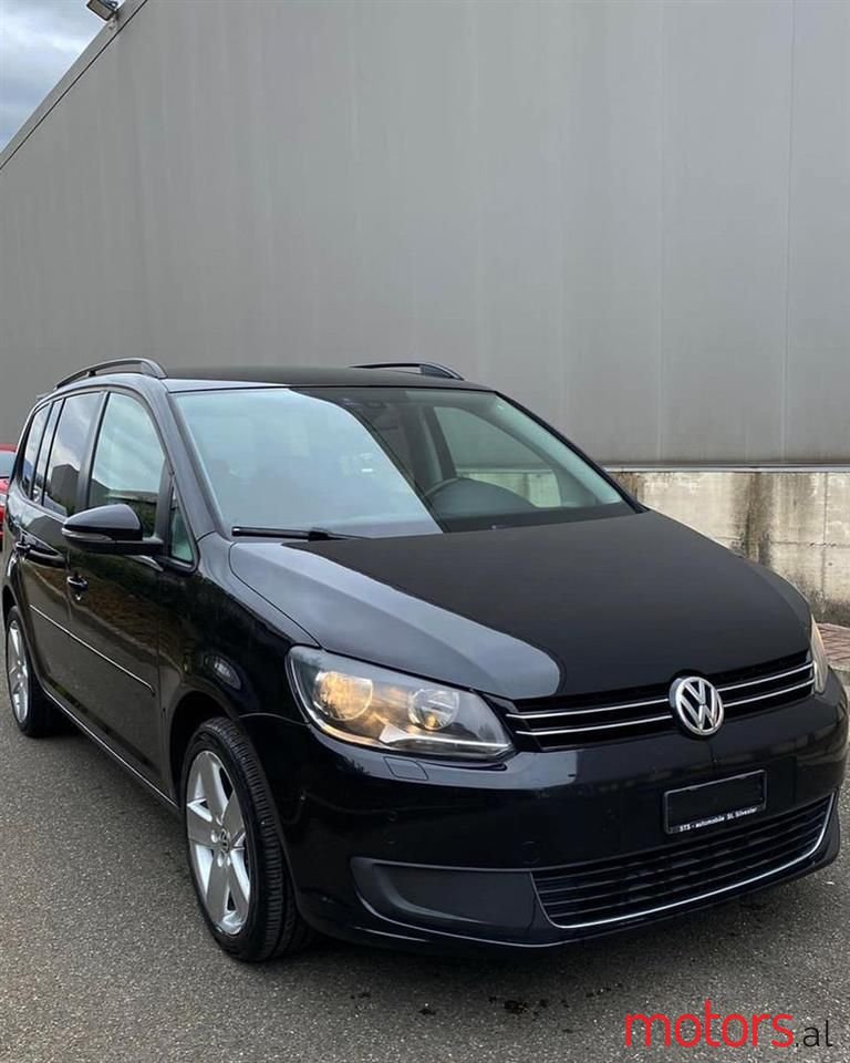 2011' Volkswagen Touran photo #1