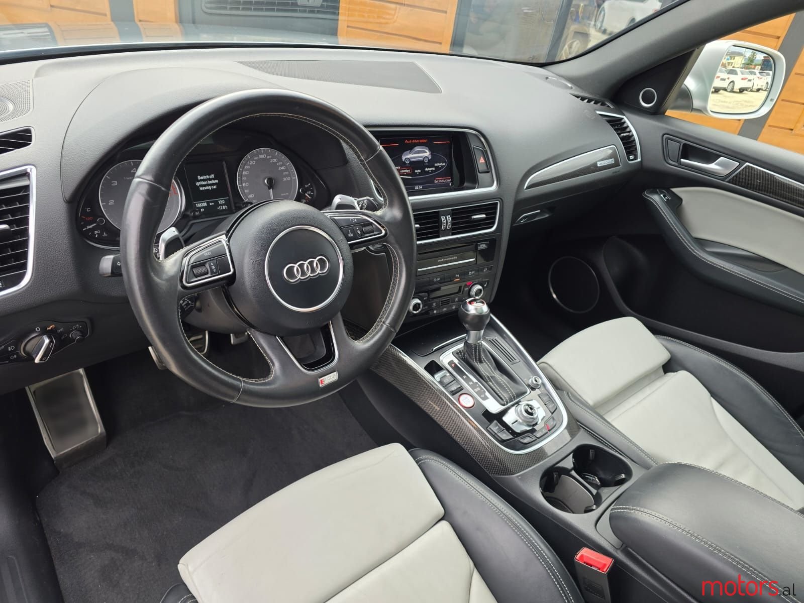 2015' Audi SQ5 photo #5