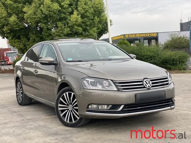 2011' Volkswagen Passat photo #5