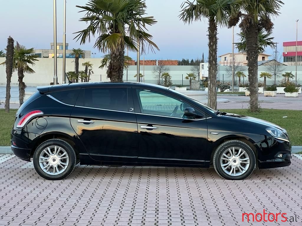 2010' Lancia Delta photo #2