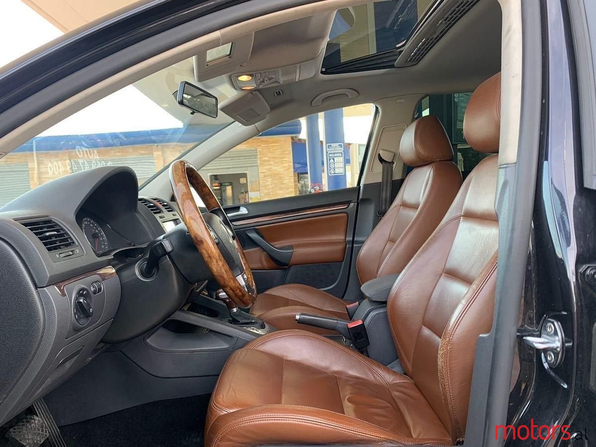 2008' Volkswagen Golf photo #2