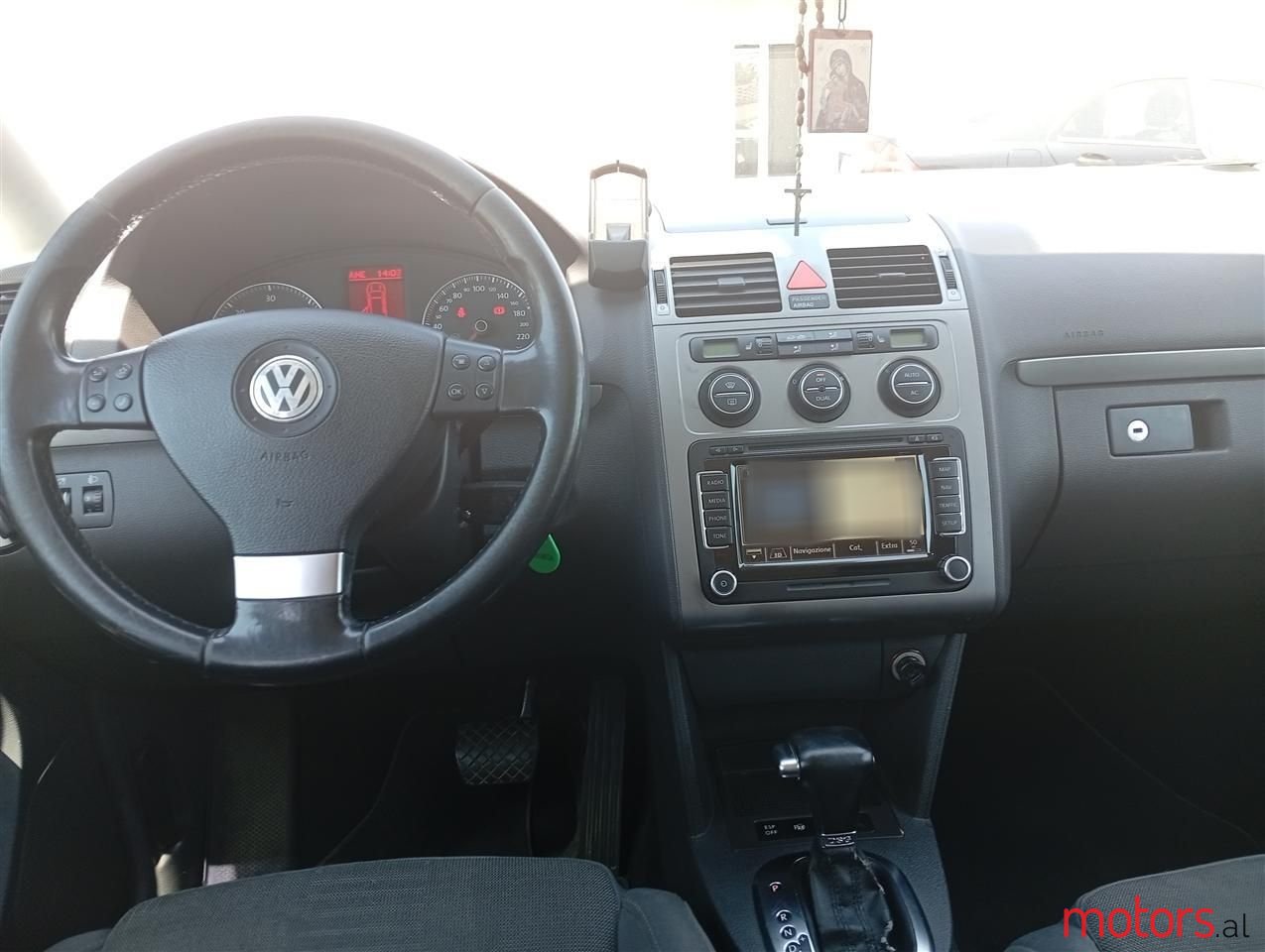 2008' Volkswagen Touran photo #1