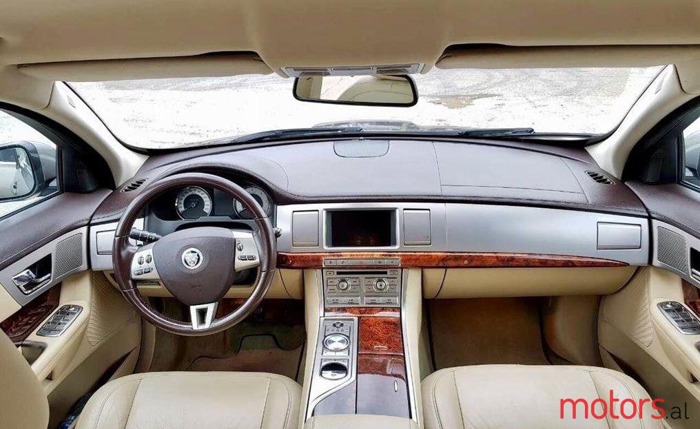 2010' Jaguar XF photo #4