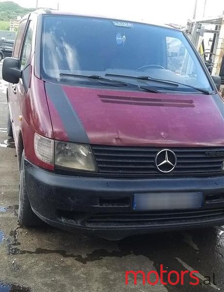 2000' Mercedes-Benz V 220 photo #2