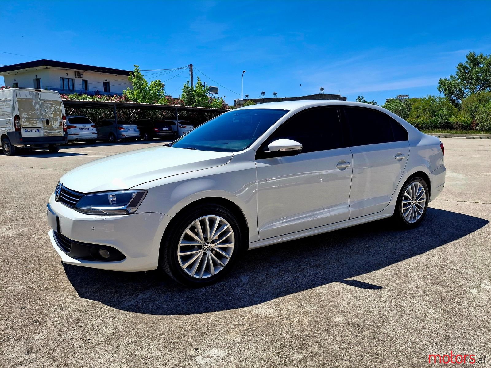 2012' Volkswagen Jetta photo #2