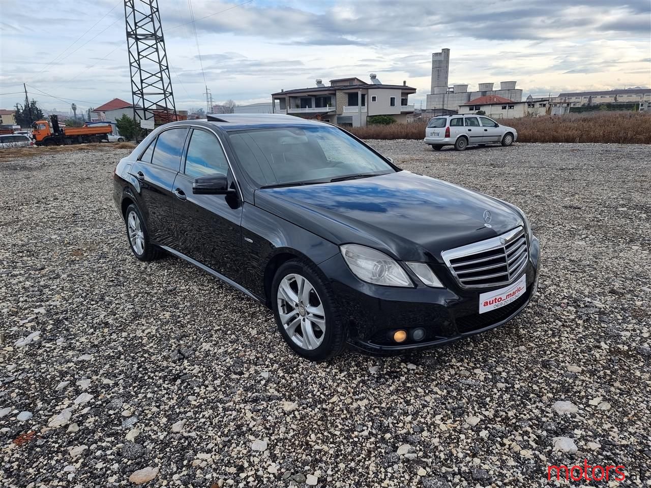 2011' Mercedes-Benz E 220 photo #1