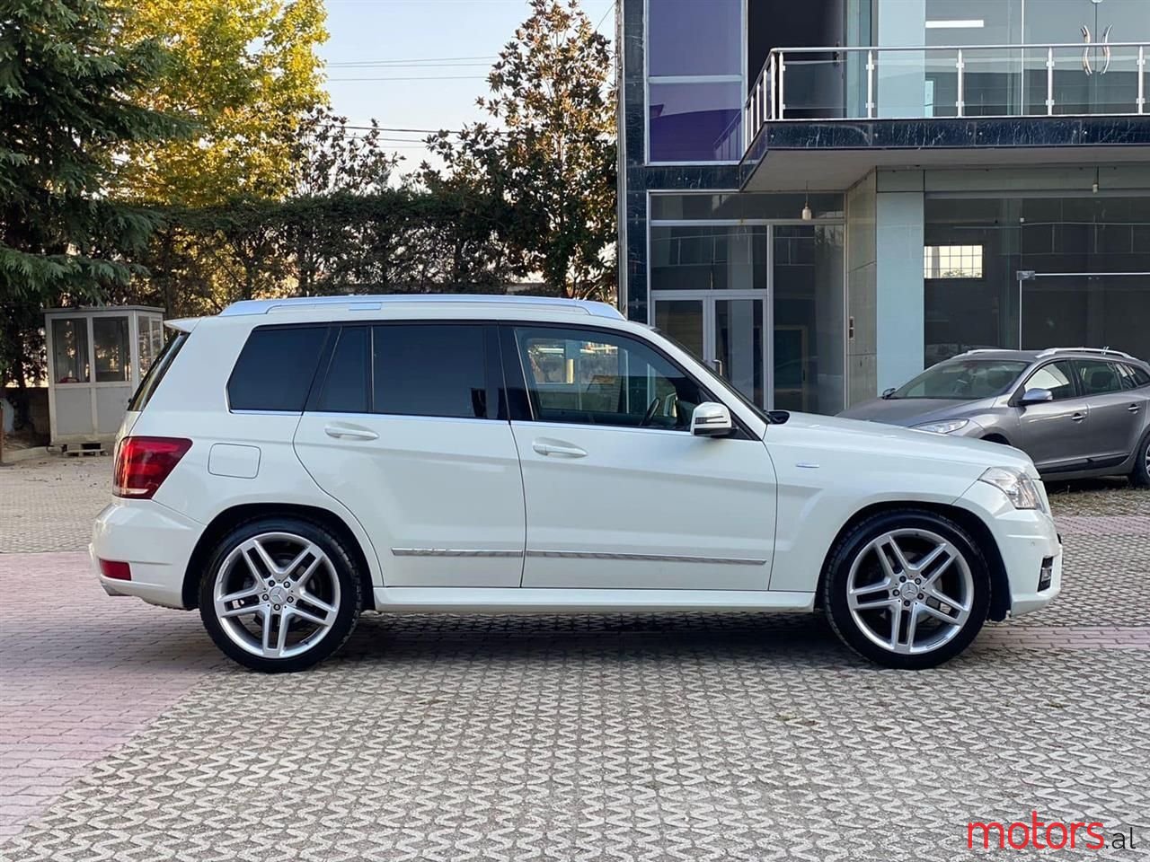 2011' Mercedes-Benz GLK 250 photo #2