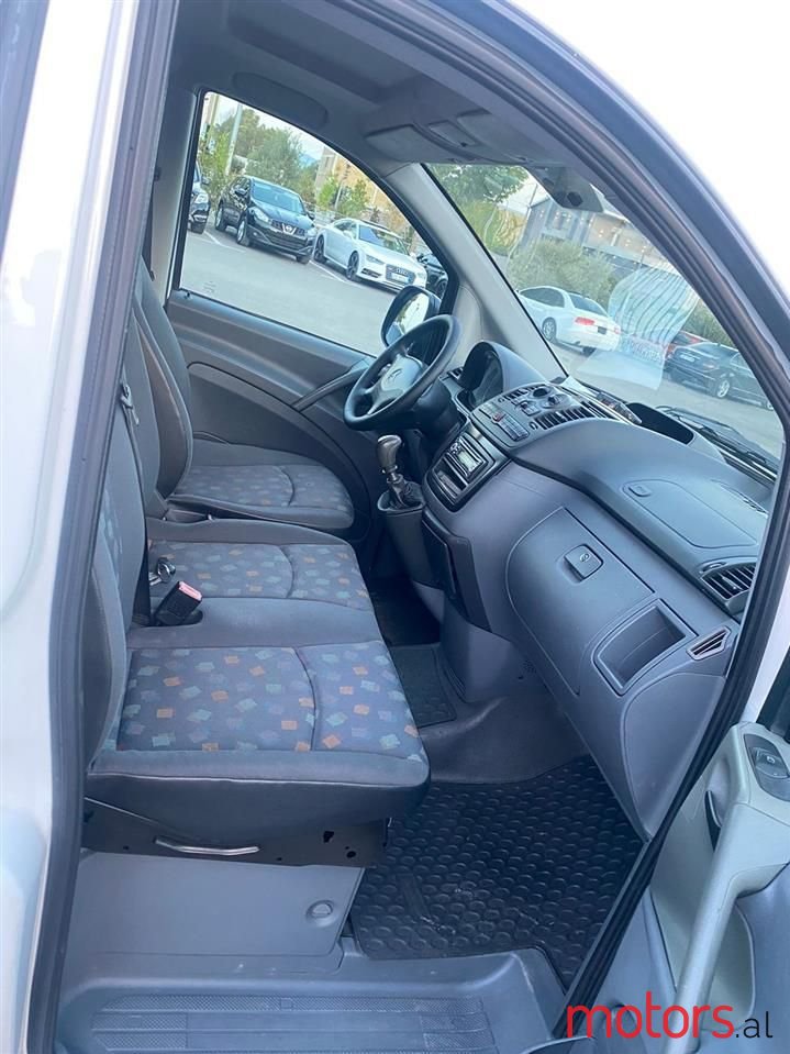 2006' Mercedes-Benz V 220 photo #6