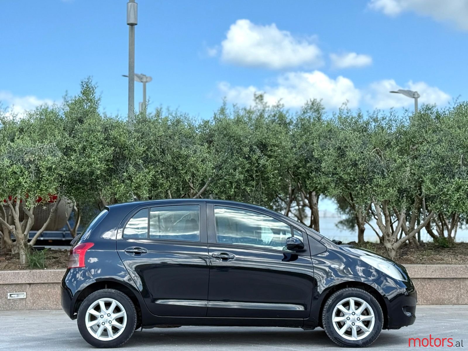 2009' Toyota Yaris photo #5