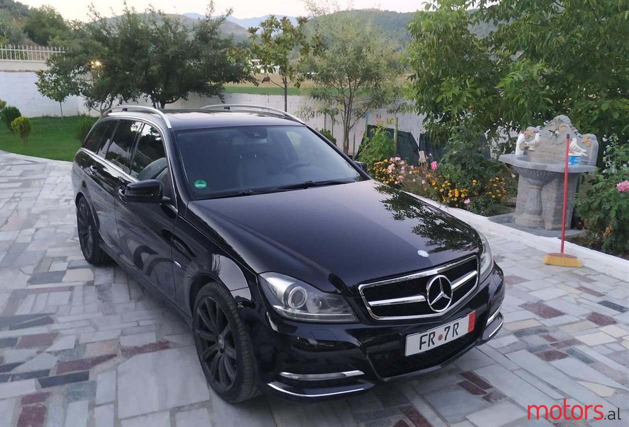 2012' Mercedes-Benz E 220 photo #1