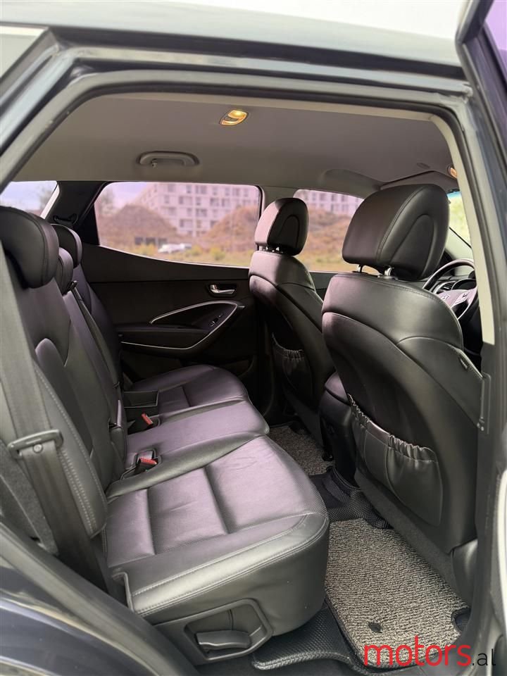 2013' Hyundai Santa Fe photo #6