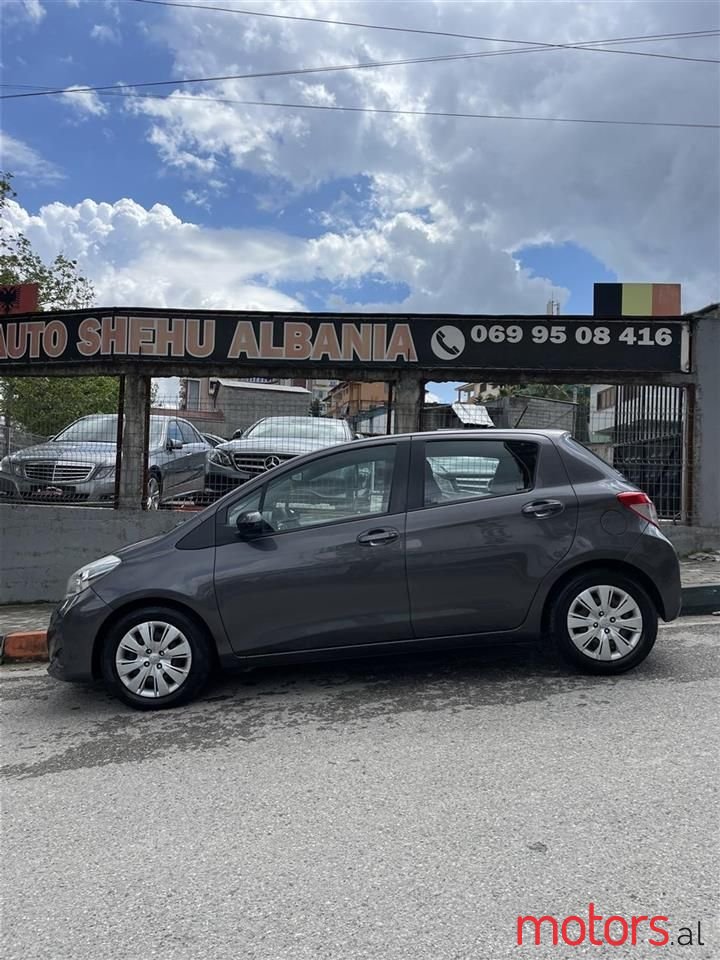 2012' Toyota Yaris photo #3