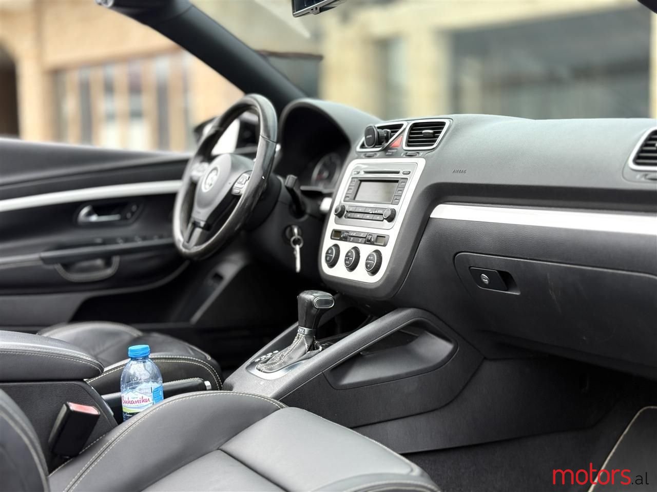 2010' Volkswagen Eos photo #5