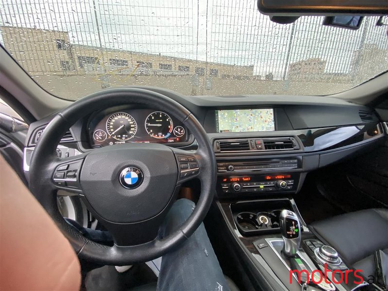 2011' BMW 520 photo #2